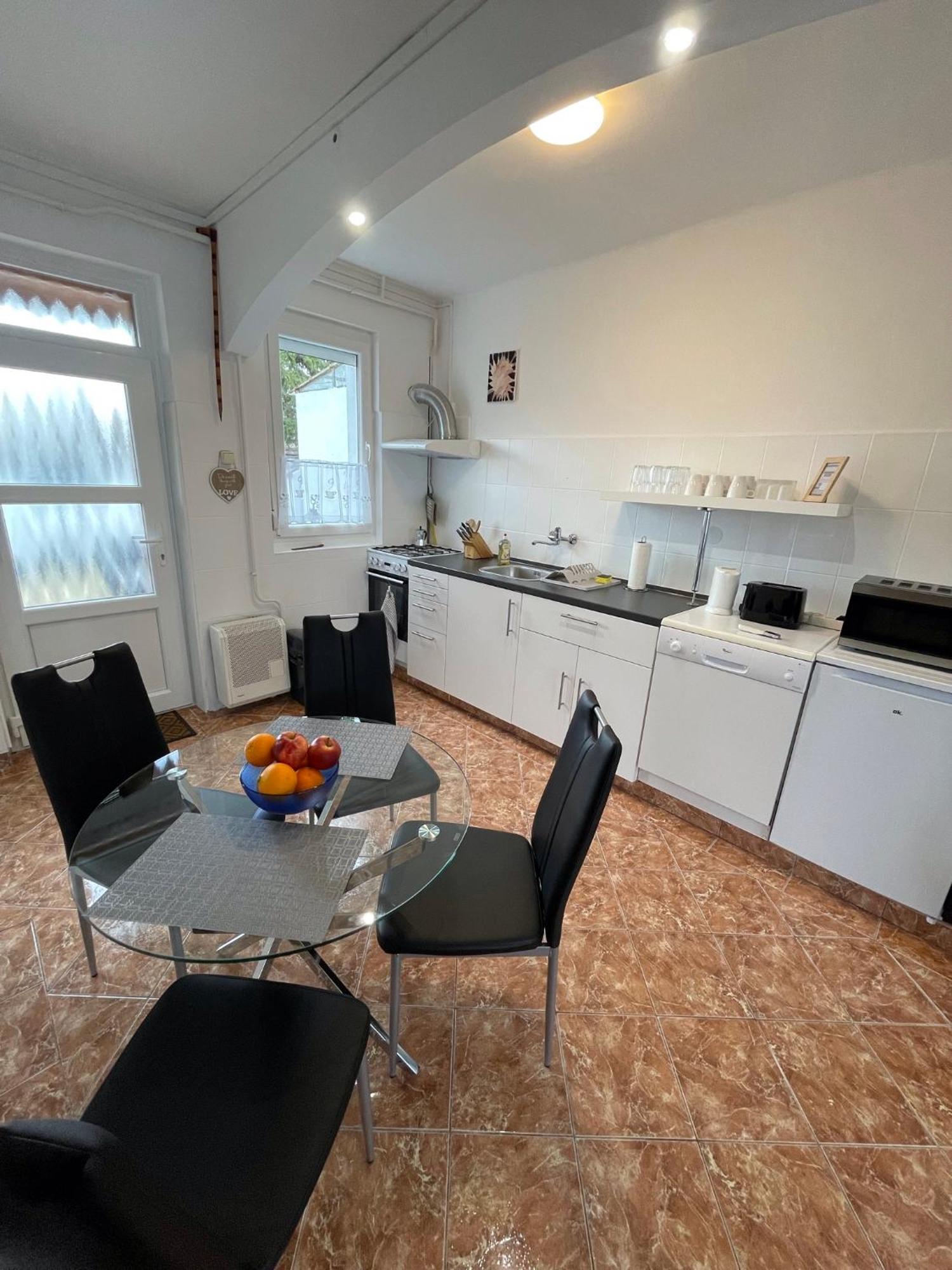 Var-Lak Apartman Balatonfuzfo Exterior photo